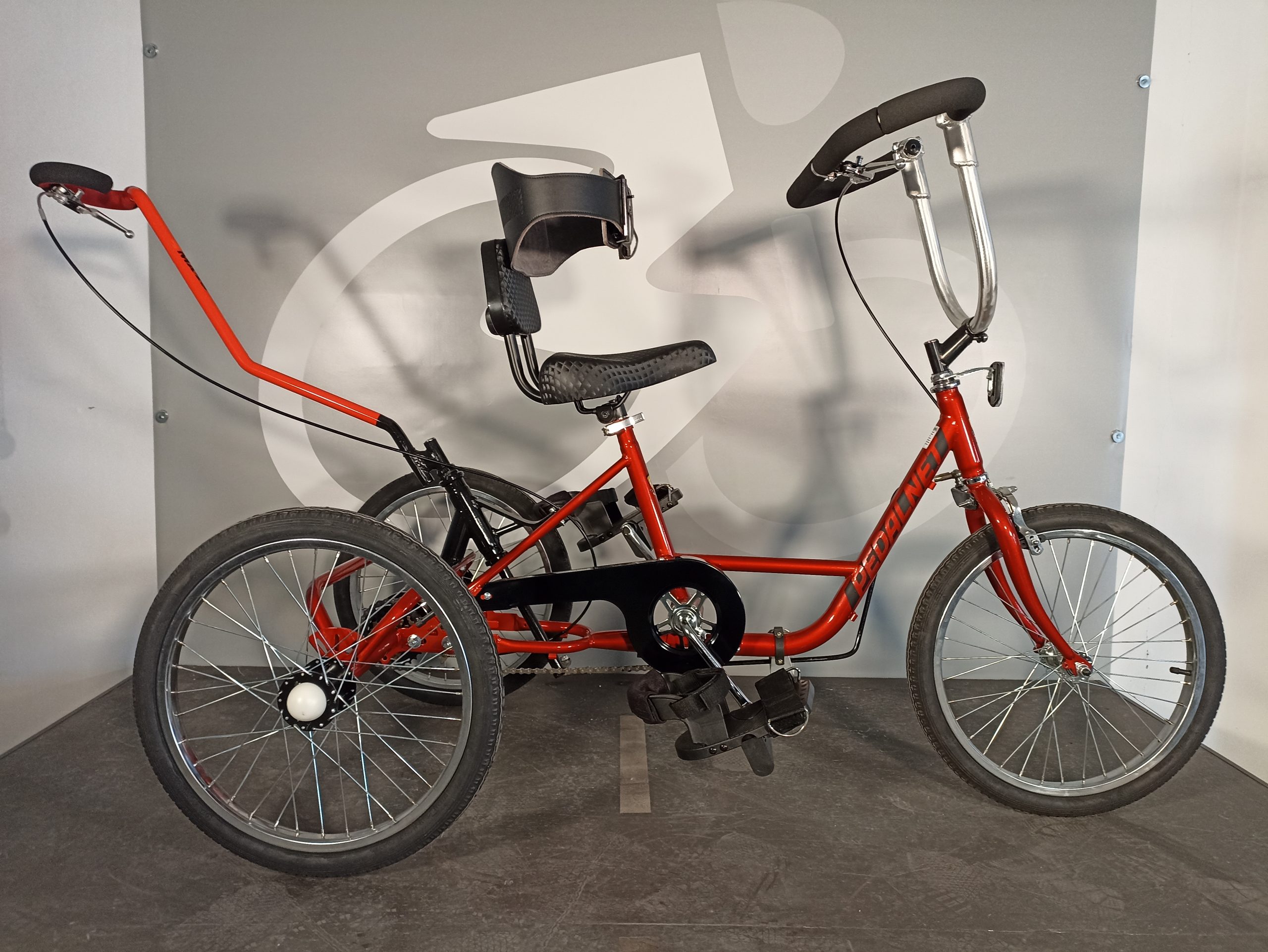Bicicleta adaptada, bicicleta para niños con necesidades especiales, adaptaciones especiales, inclusión, movilidad, diversión, libertad, ciclismo adaptado, bicicleta personalizada, Valencia