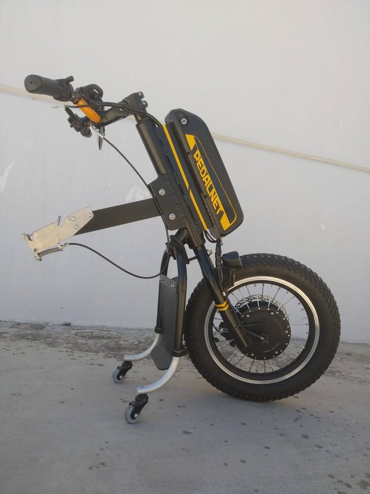 Acople eléctrico personalizado con bateria de gran autonomía, handbike personalizado