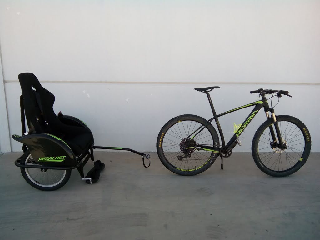 remolque personalizado para el transporte de personas dependientes, remolque transporte personas discapacitadas remolque bicicleta
