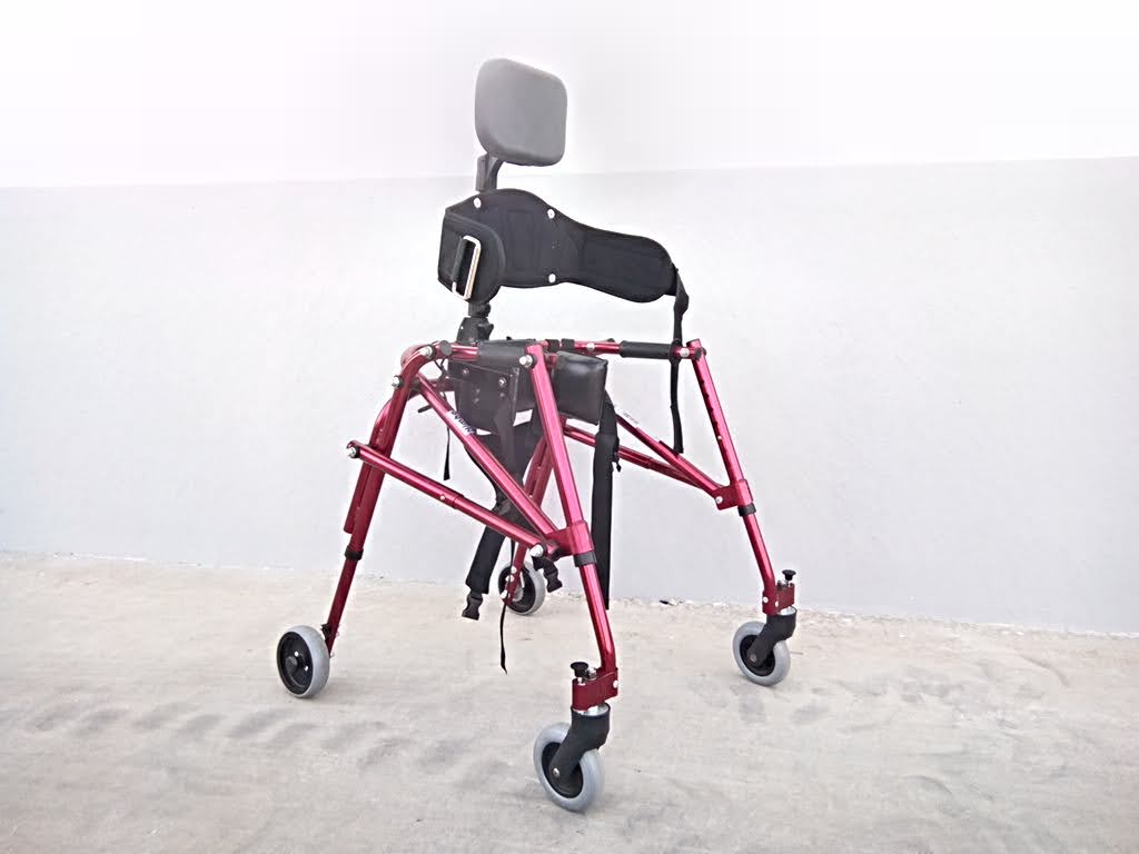 Andador adaptado para persona con discapacidad
